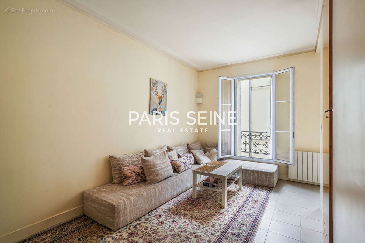 Appartement à PARIS-14E