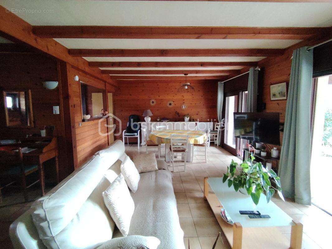 Maison à SERRES-CASTET