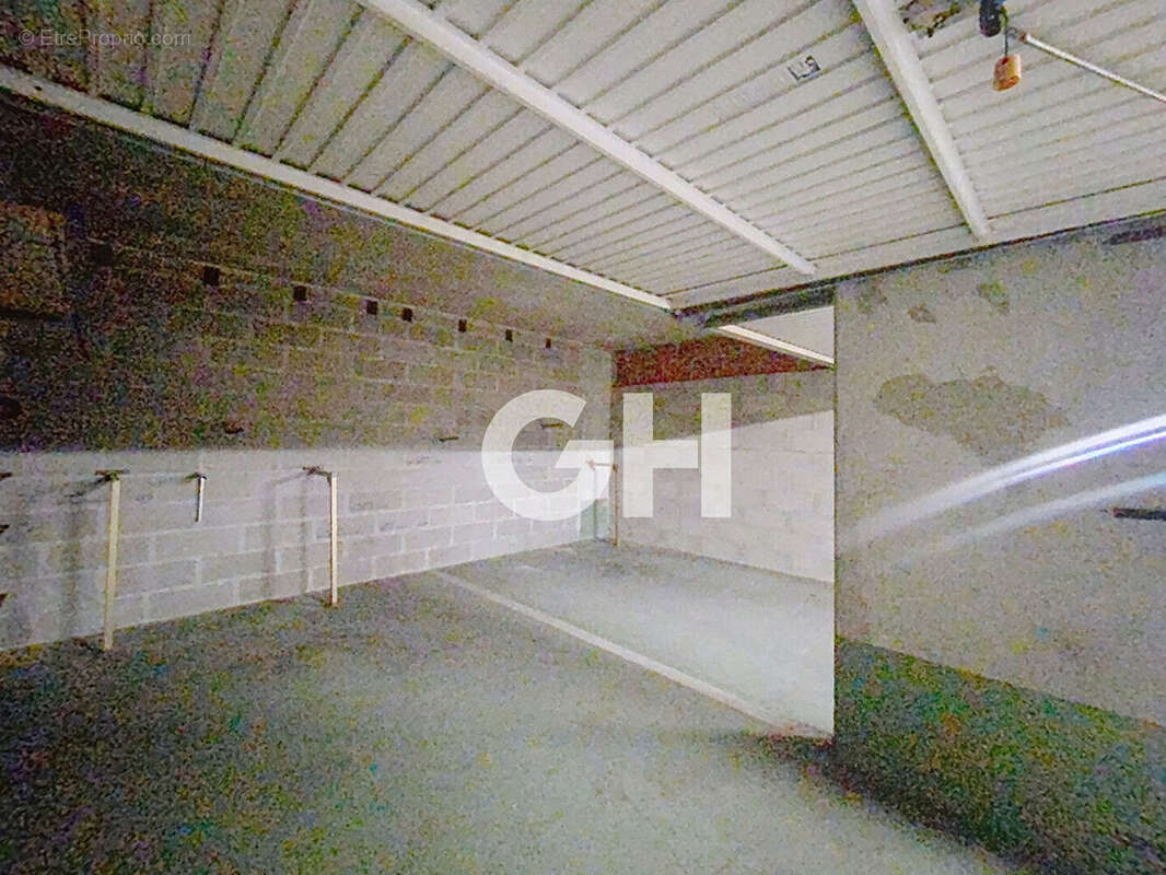 Parking à PARIS-20E