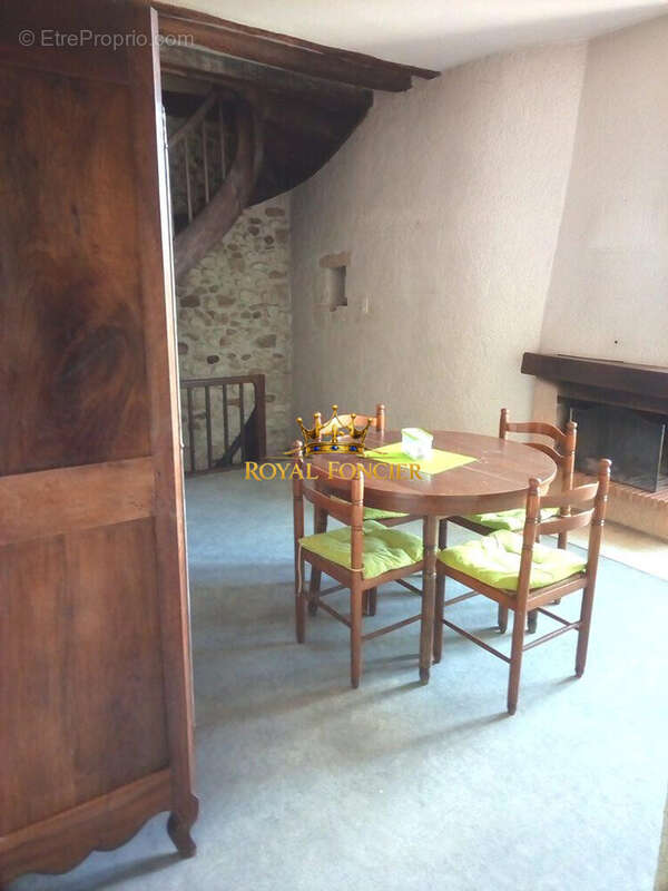 Maison 260 m² à Descartes  - photo 6