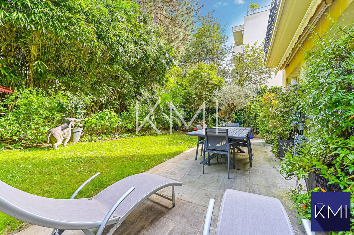 Appartement à NEUILLY-SUR-SEINE