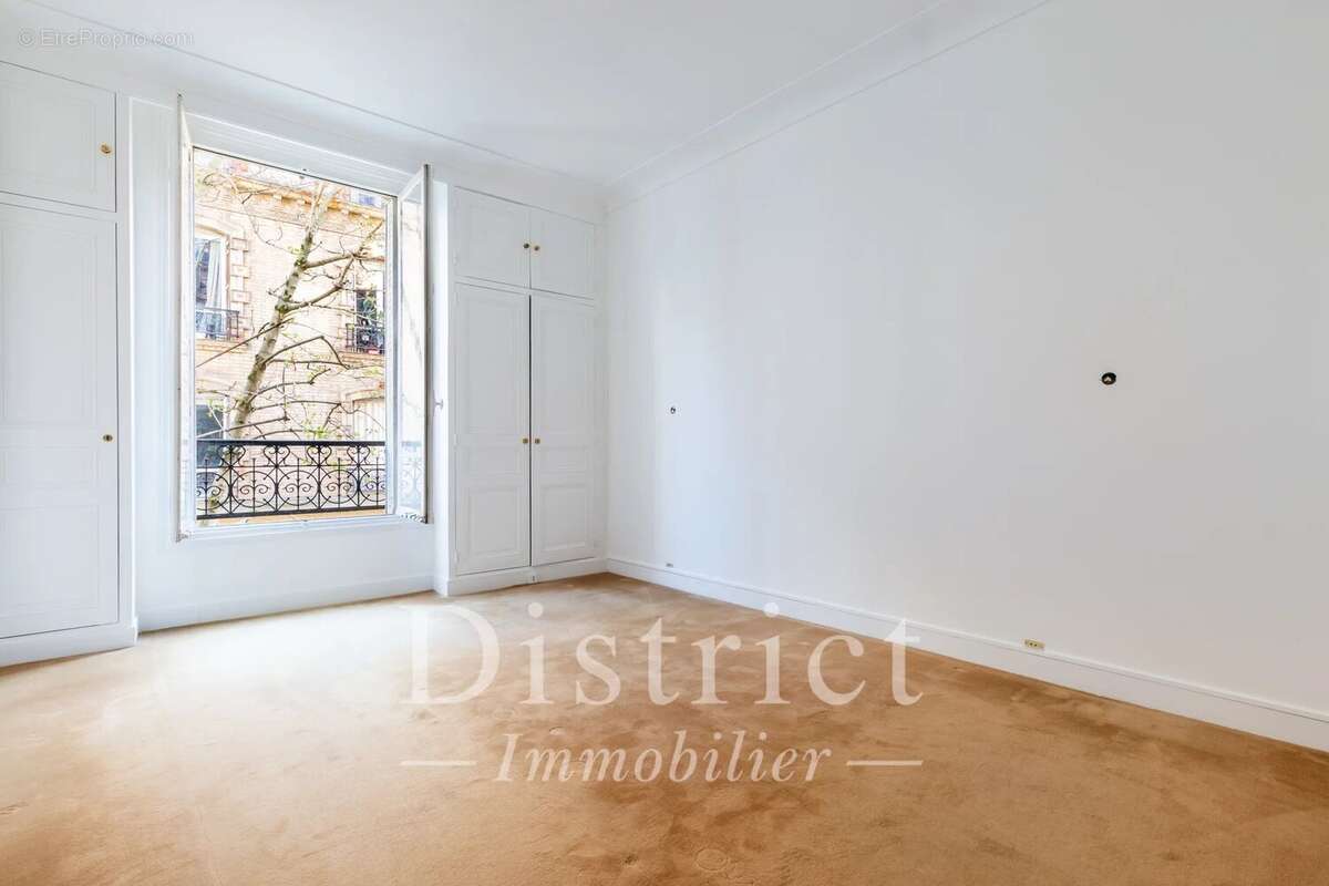 Appartement à PARIS-7E