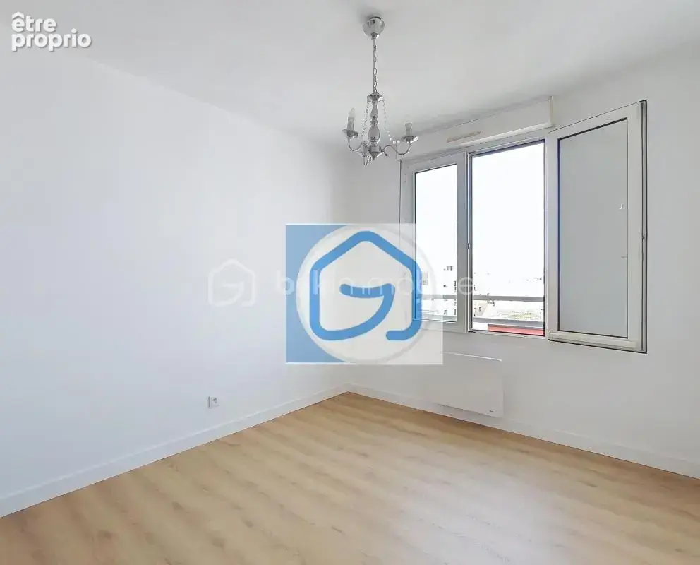 T2 rénové avec grand balcon, vue dégagée et garage – Villeurbanne Maisons Neuves - photo 9