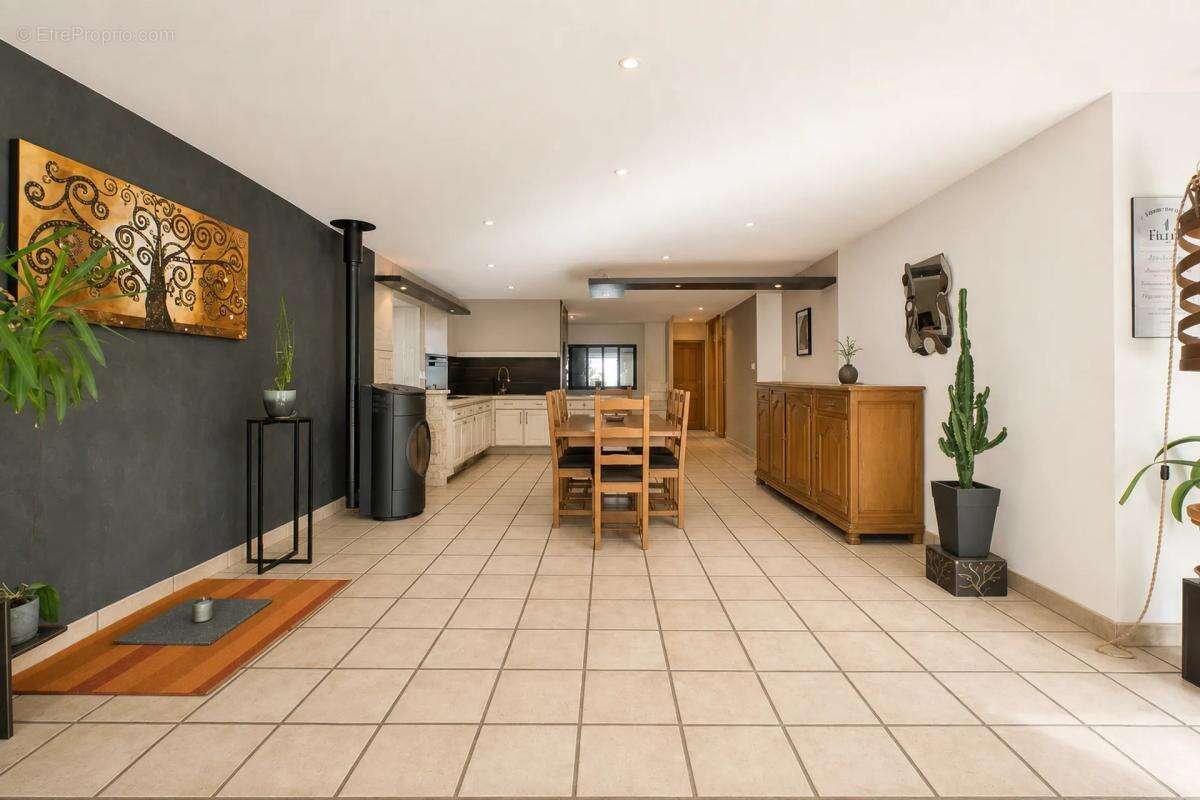 Maison de 7 pièces de 245 m² située à Ochey - photo 4