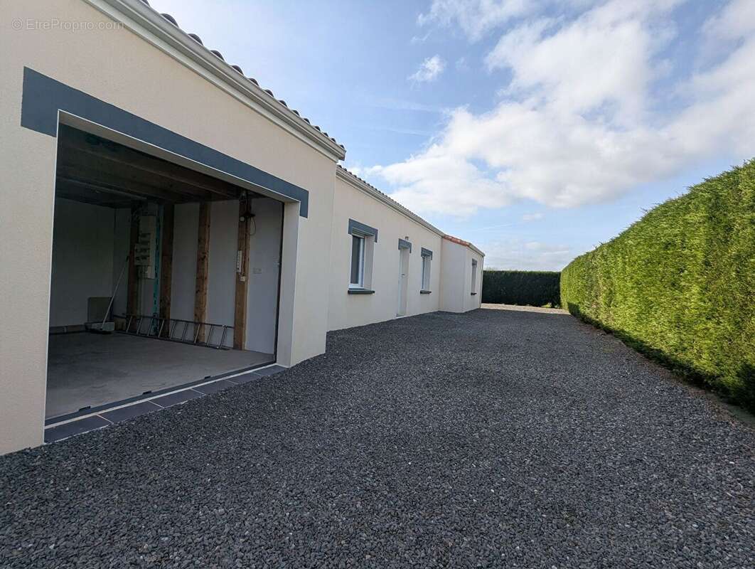 Maison à COMMEQUIERS