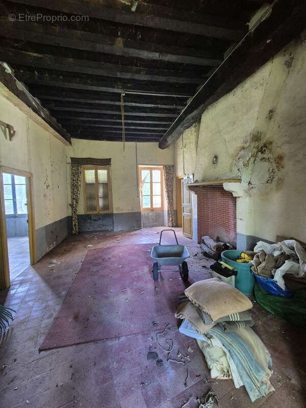 Maison à CREUZIER-LE-NEUF