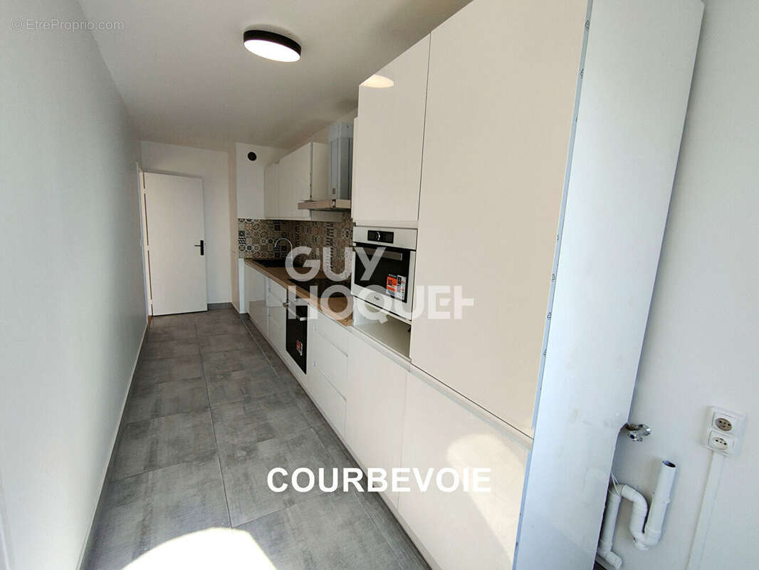 Appartement à COURBEVOIE