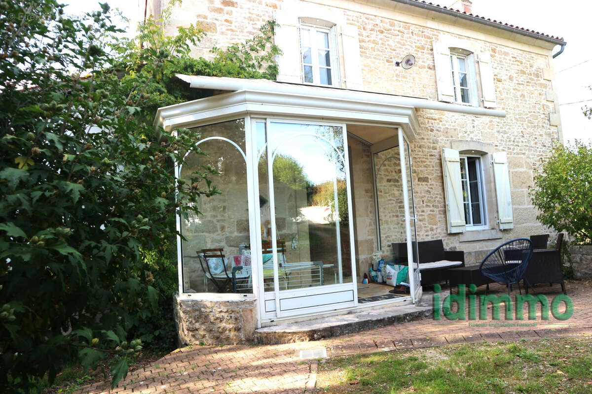 Vous aimez les vieilles pierres,la campagne..ensemble immobilier de 190 m2 avec 2 maisons sur un beau parc arb - photo 3