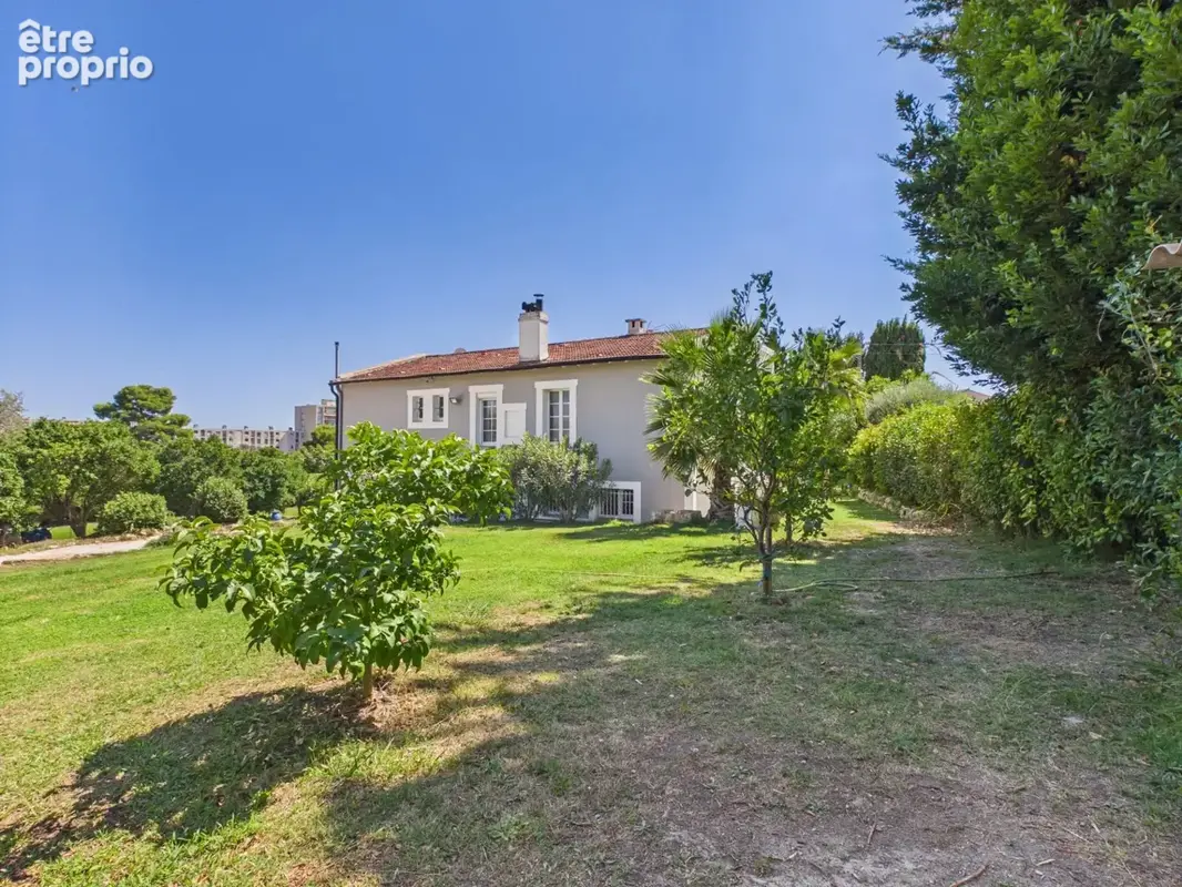 Juan-les-Pins — Villa avec piscine et double opportunité foncière (1 400 m² + 1 250 m² constructible) - photo 4