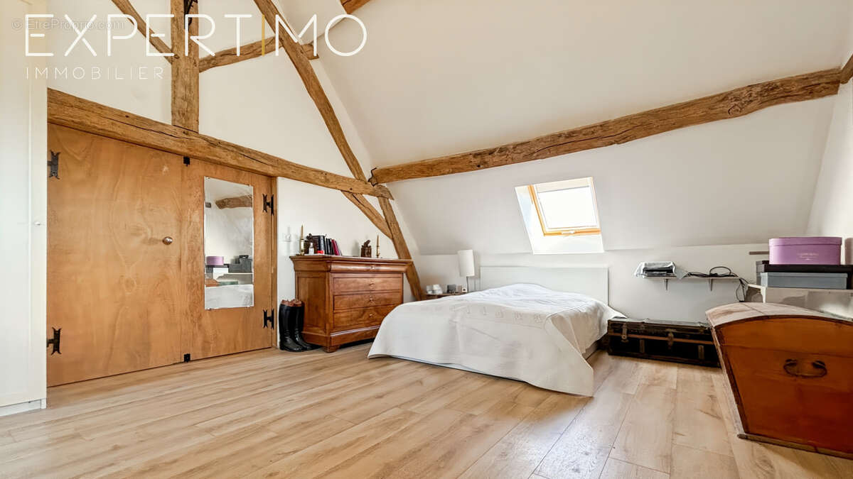 À VENDRE : Corp de ferme 230 m2 habitable (possibilité d'agrandissement), 380 m2 de granges et hangar 150 m2 - photo 13