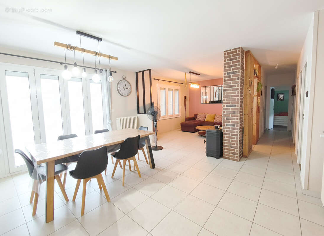 Maison renovee 4 chambres et double garage - photo 2