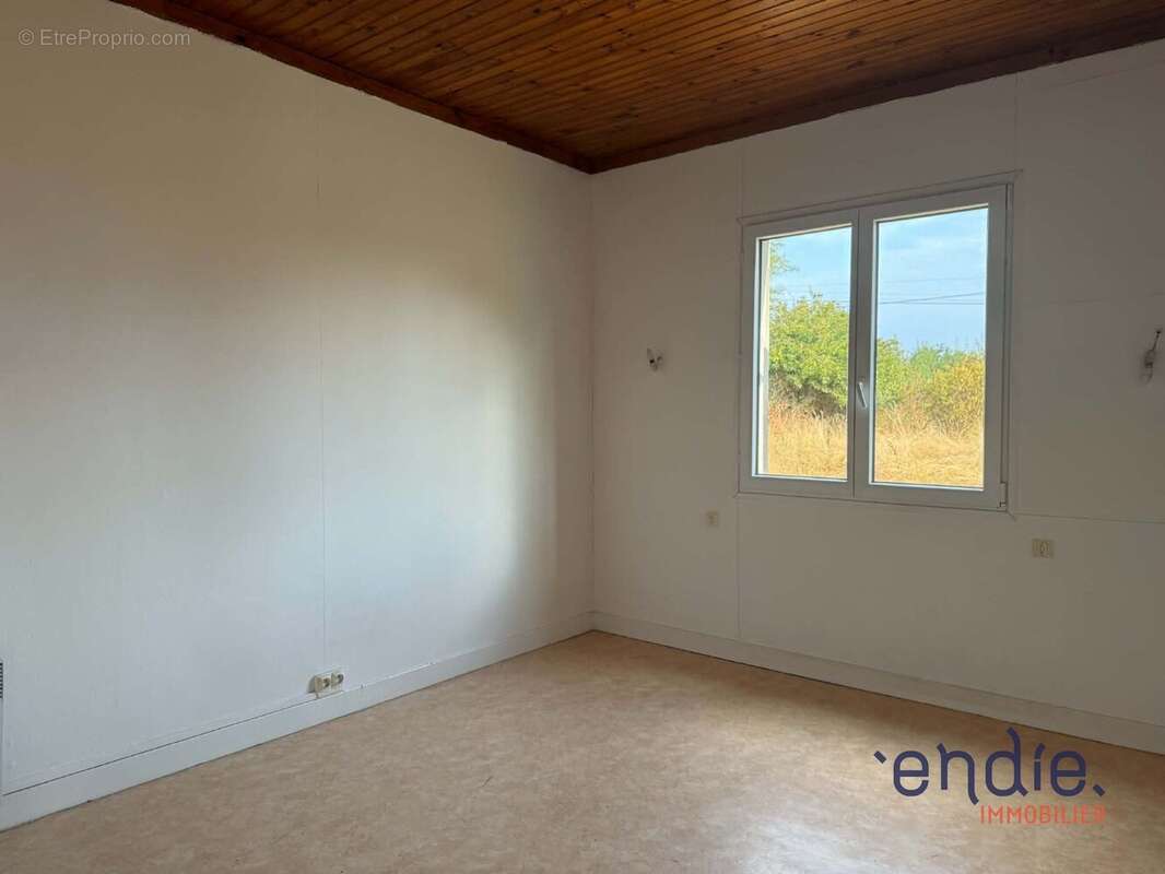 Maison 103 m² à Saint-Pourcain-Sur-Besbre  - photo 9