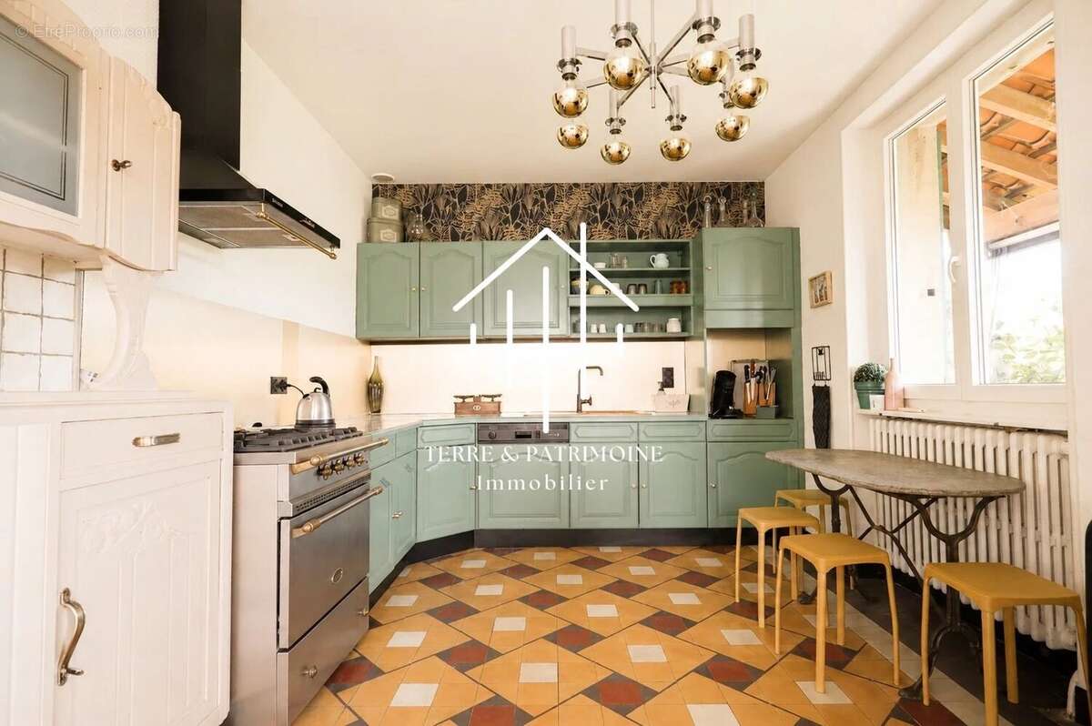 Maison à SAINT-ETIENNE-DE-FONTBELLON
