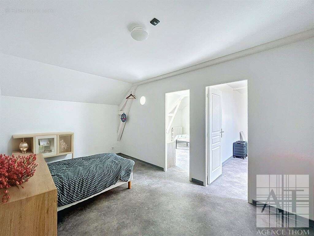 Maison à LONGUEFUYE