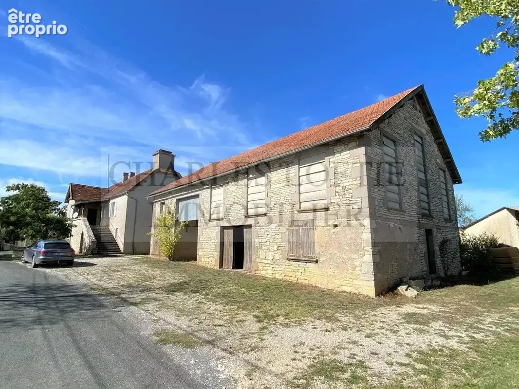Ancien corps de ferme avec nombreux bâtiments sur 2 ha de terrain, avec belles vues sur la campagne environnan - photo 29