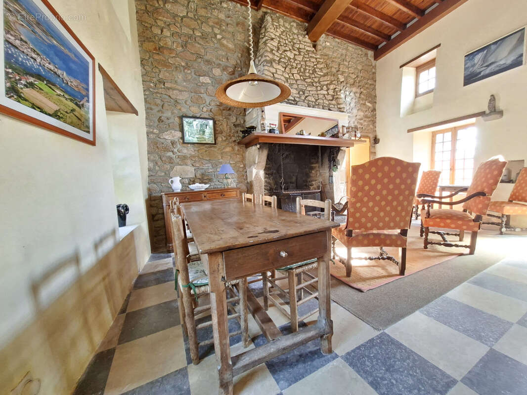 Maison à MONTFARVILLE