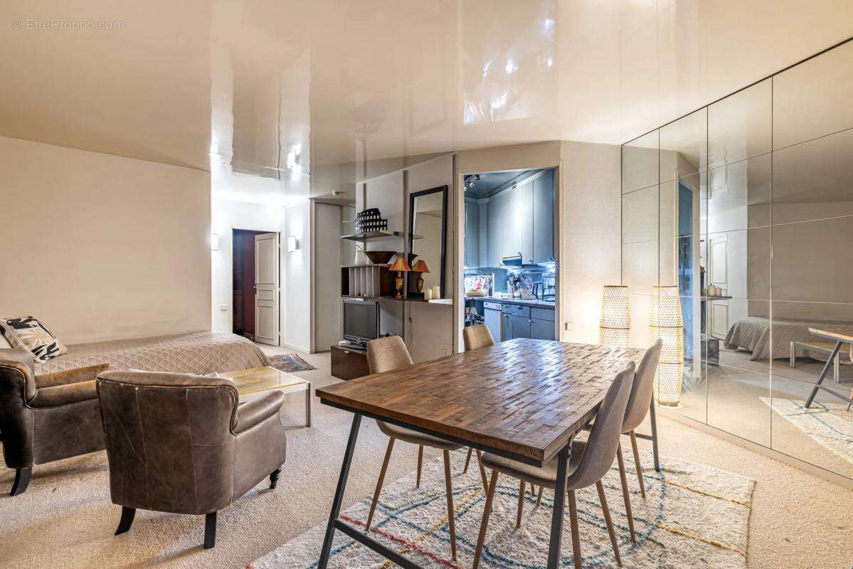 Appartement à COURBEVOIE