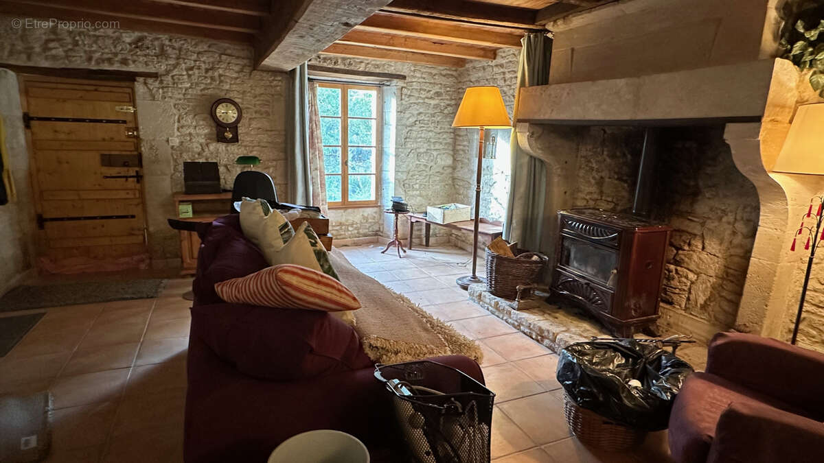 Maison à BLANZAC-LES-MATHA