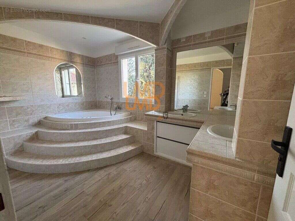 Maison à MIREFLEURS