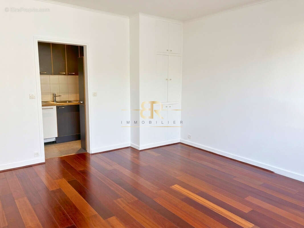 Appartement à NEUILLY-SUR-SEINE