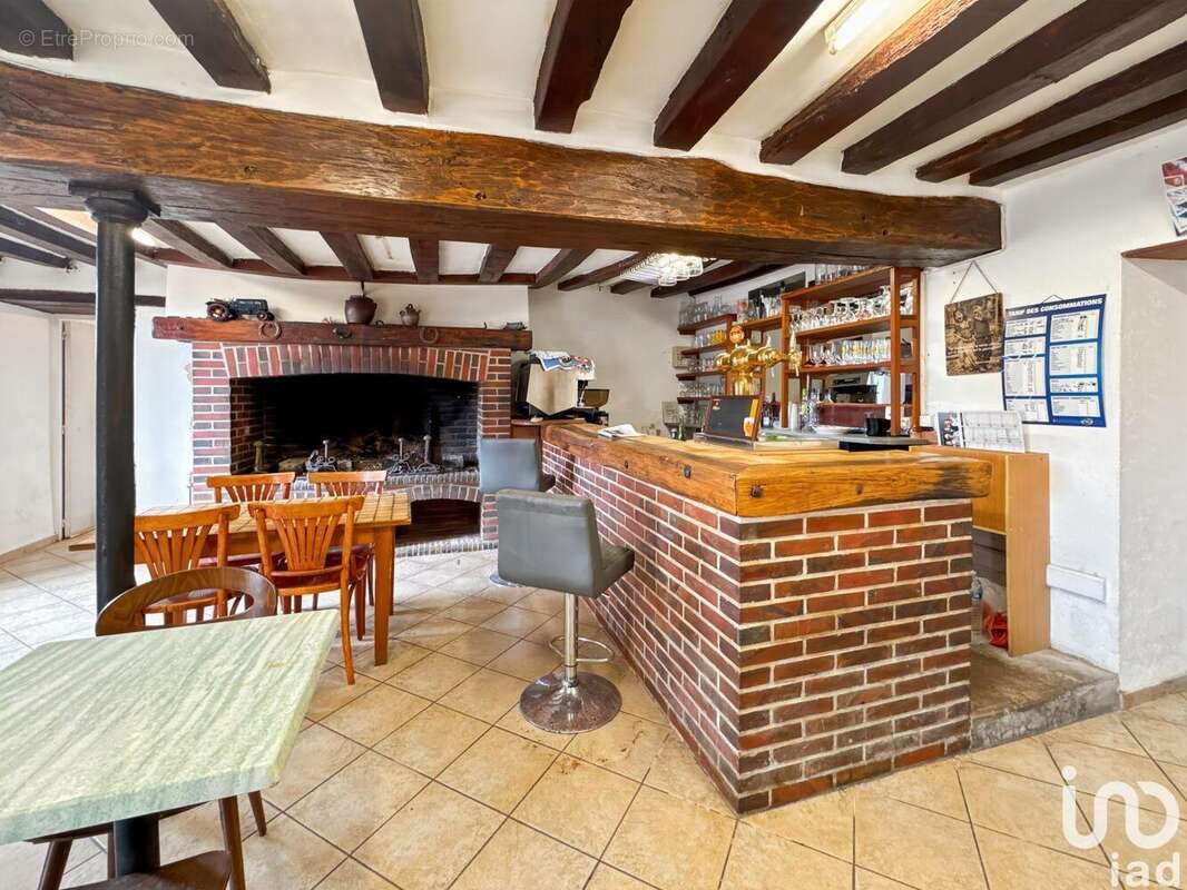 Photo 9 - Commerce à MOUTIERS-EN-PUISAYE