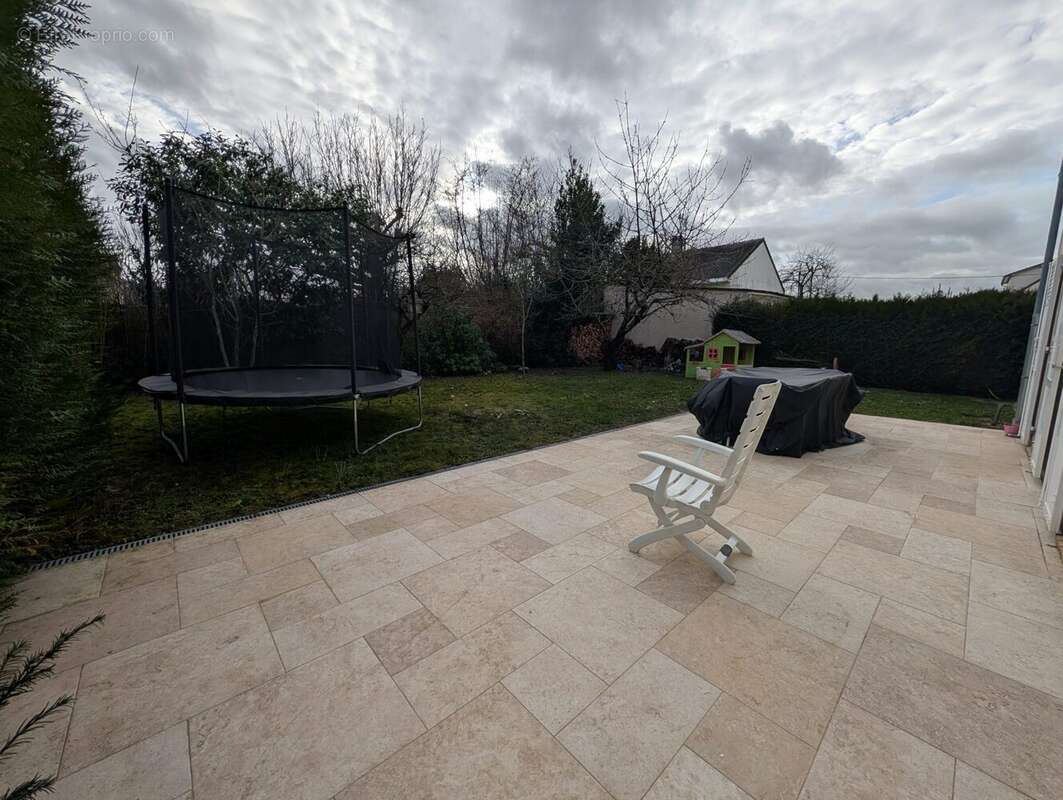 Maison à LES CLAYES-SOUS-BOIS