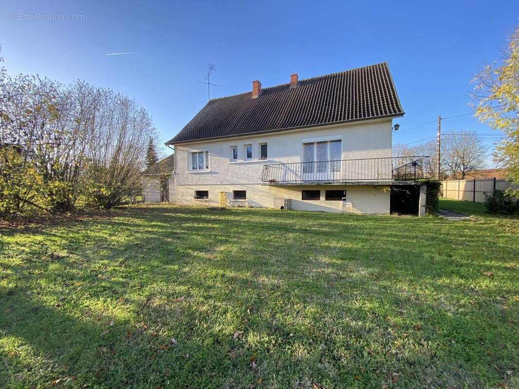 Maison à QUIERS-SUR-BEZONDE