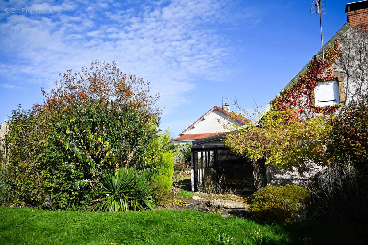 Maison à CURDIN