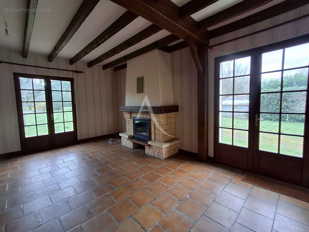 Maison à FONTCOUVERTE