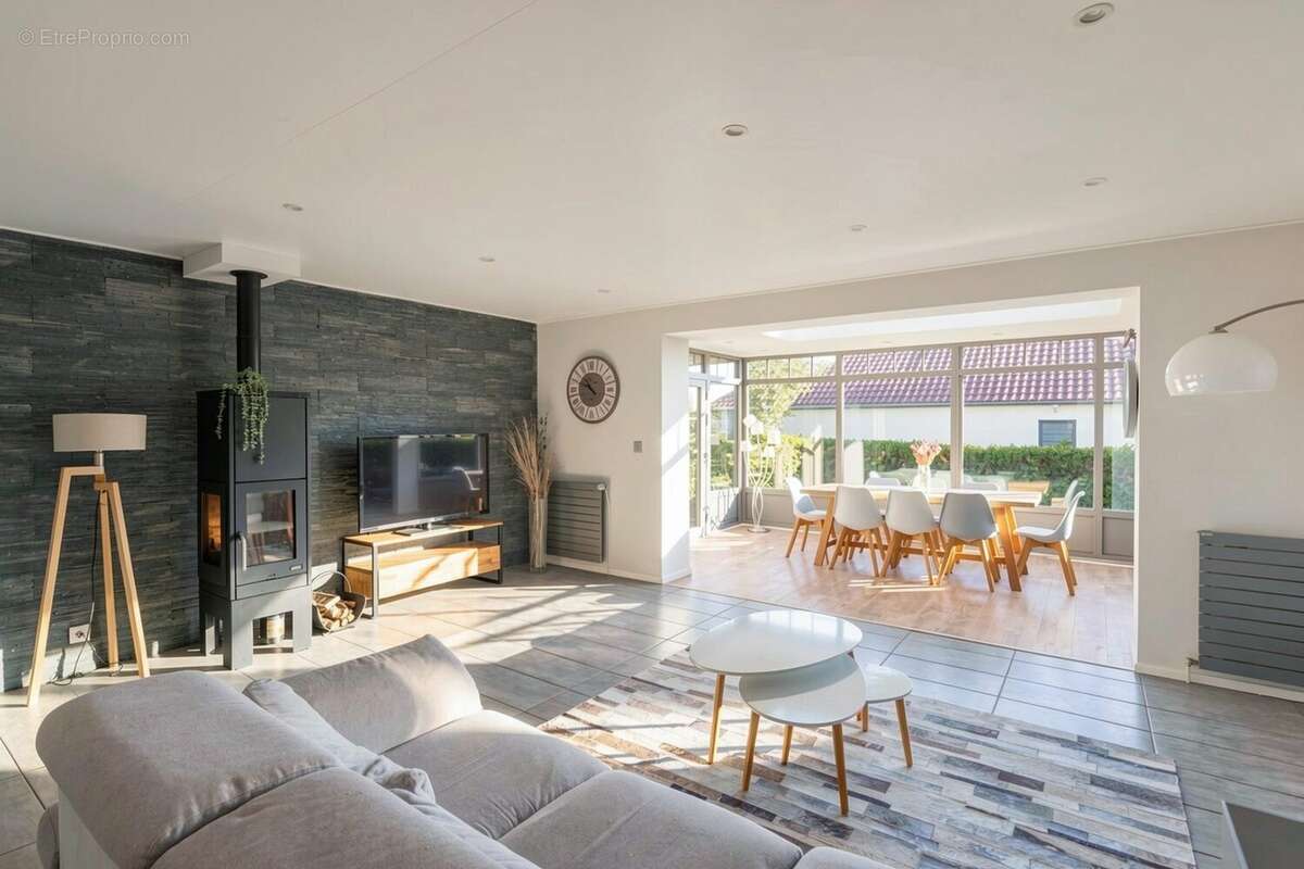 Maison 145 m² à Saint-Priest  - photo 3