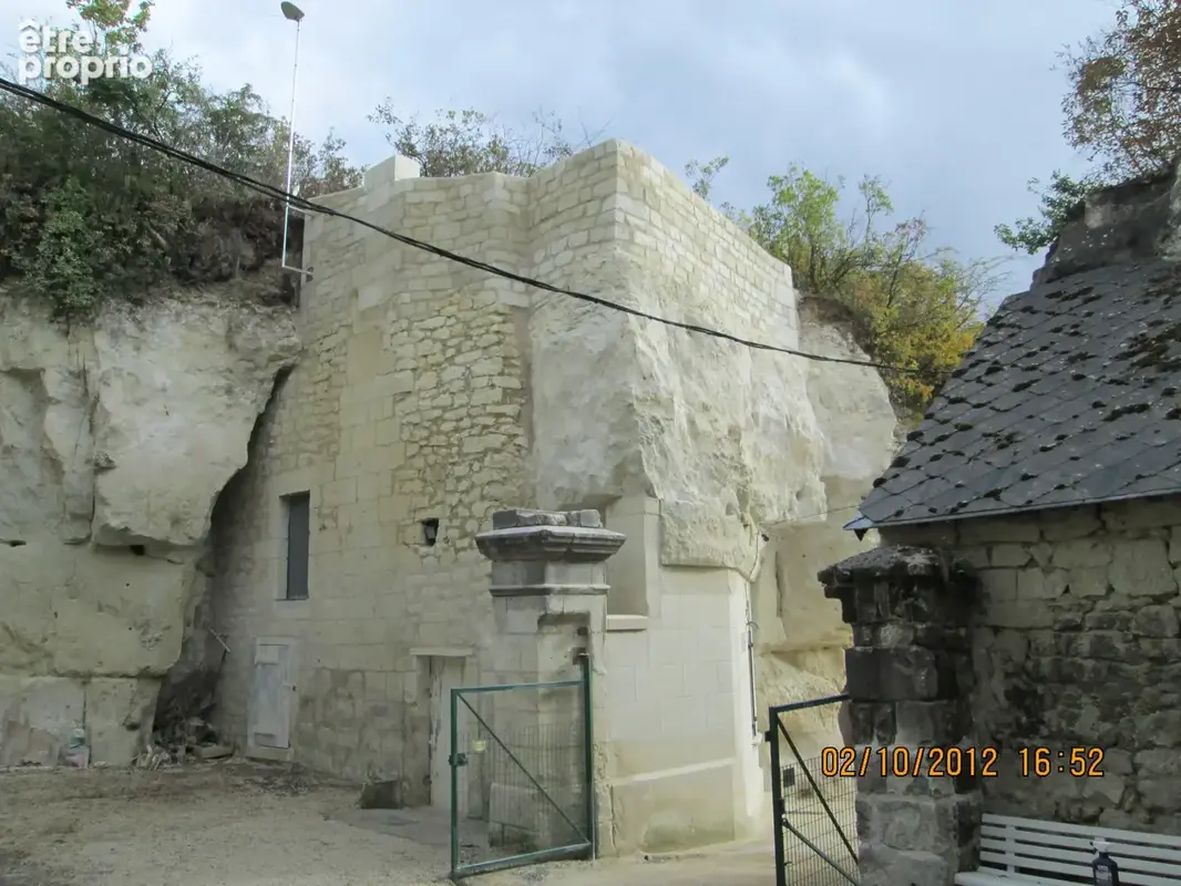Ensemble troglodytique atypique à Avoine   3 espaces indépendants   Fort potentiel locatif - photo 7