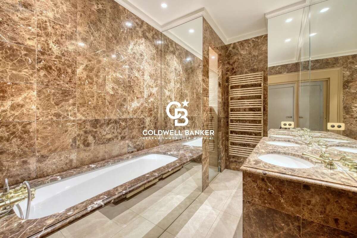 Appartement à PARIS-7E