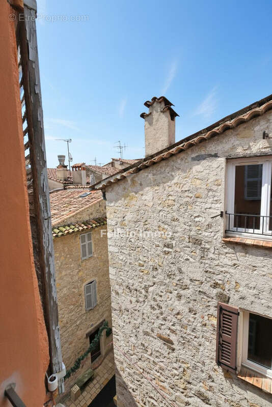 Appt dernier étage -  vue depuis la chambre - Appartement à VALBONNE