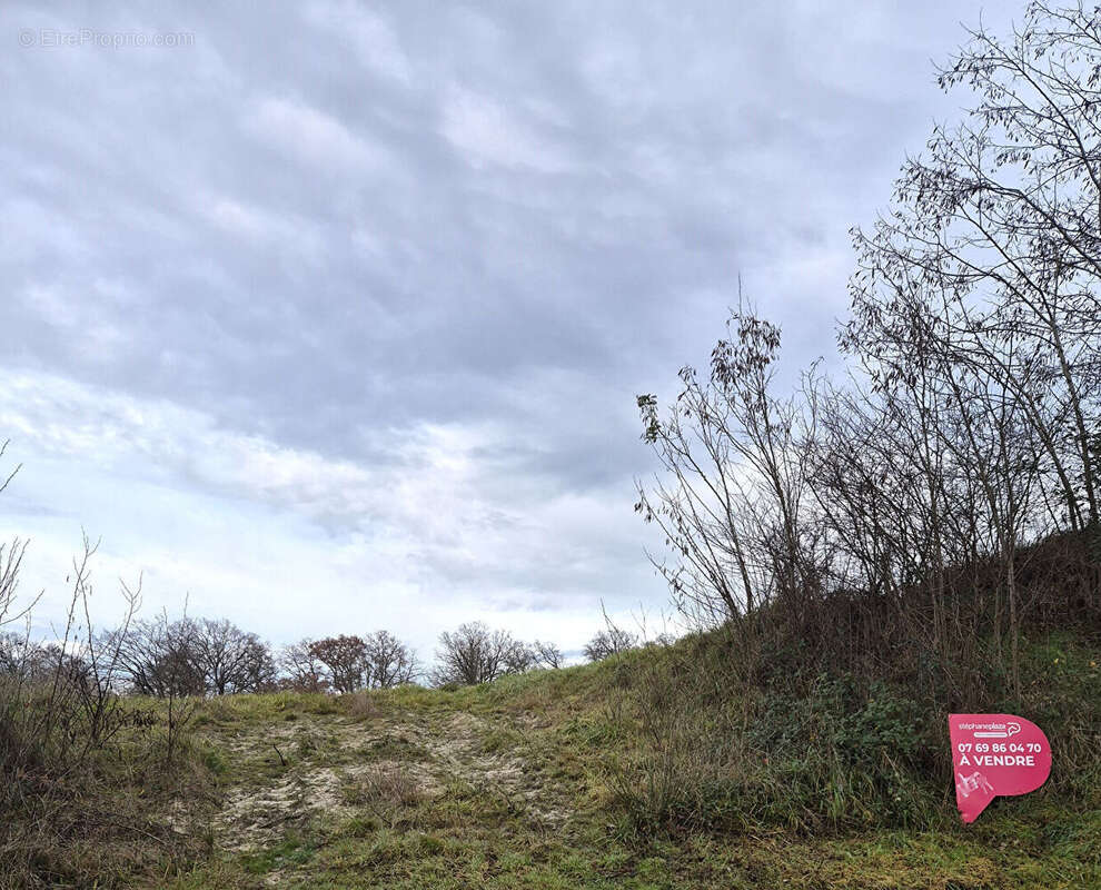Terrain à SAINT-VICTOR