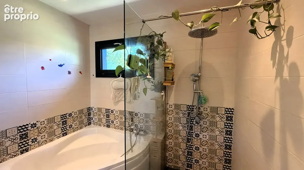 Maison plain pied 107 m2, grande pièce de vie, 3 chambres, garage et petite piscine - photo 11