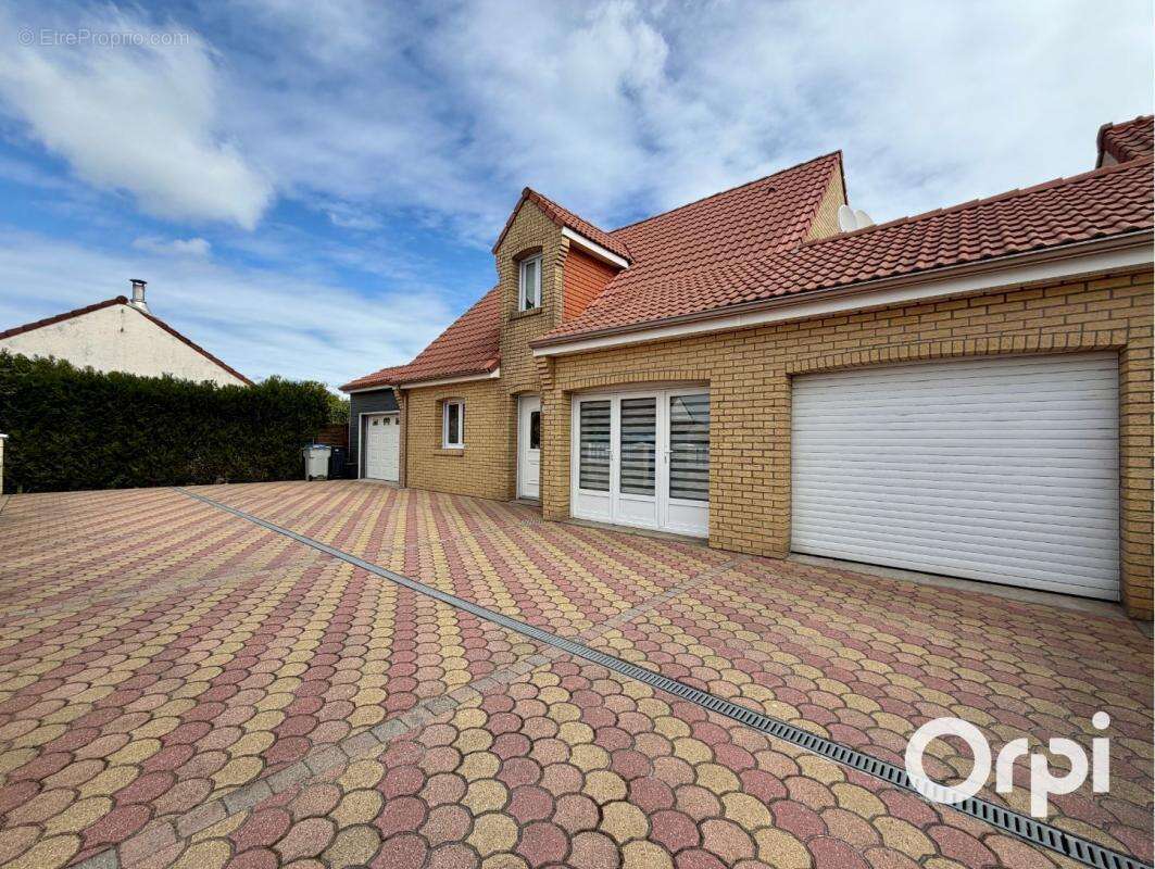 Maison à OYE-PLAGE