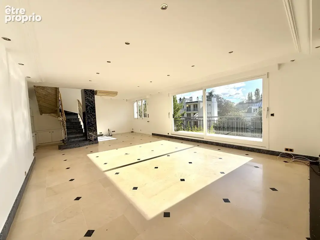 Duplex dernier etage !! 6 pieces 193m2 + terrasse 35m2 + balcon 6m2 + cave + parking - photo 4