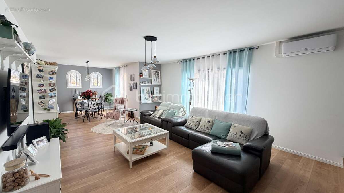 Maison plain pied quatres faces avec terrain et garage - photo 7