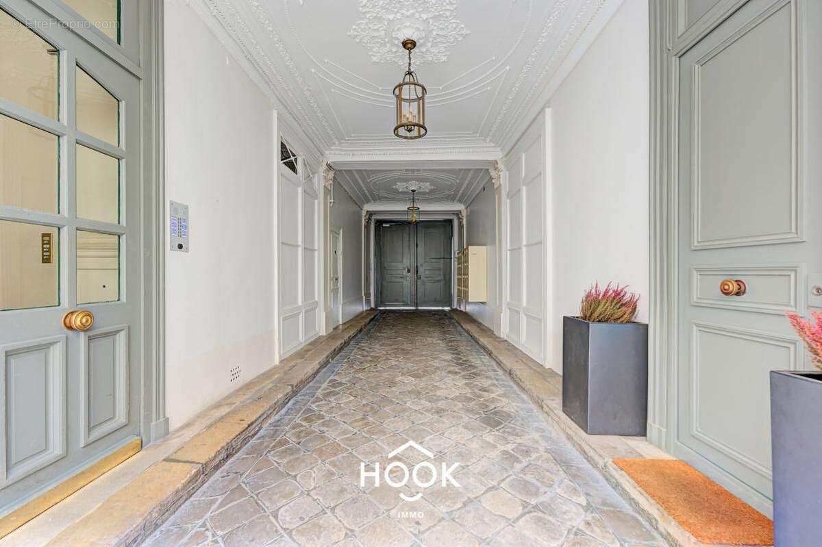 Appartement à PARIS-8E