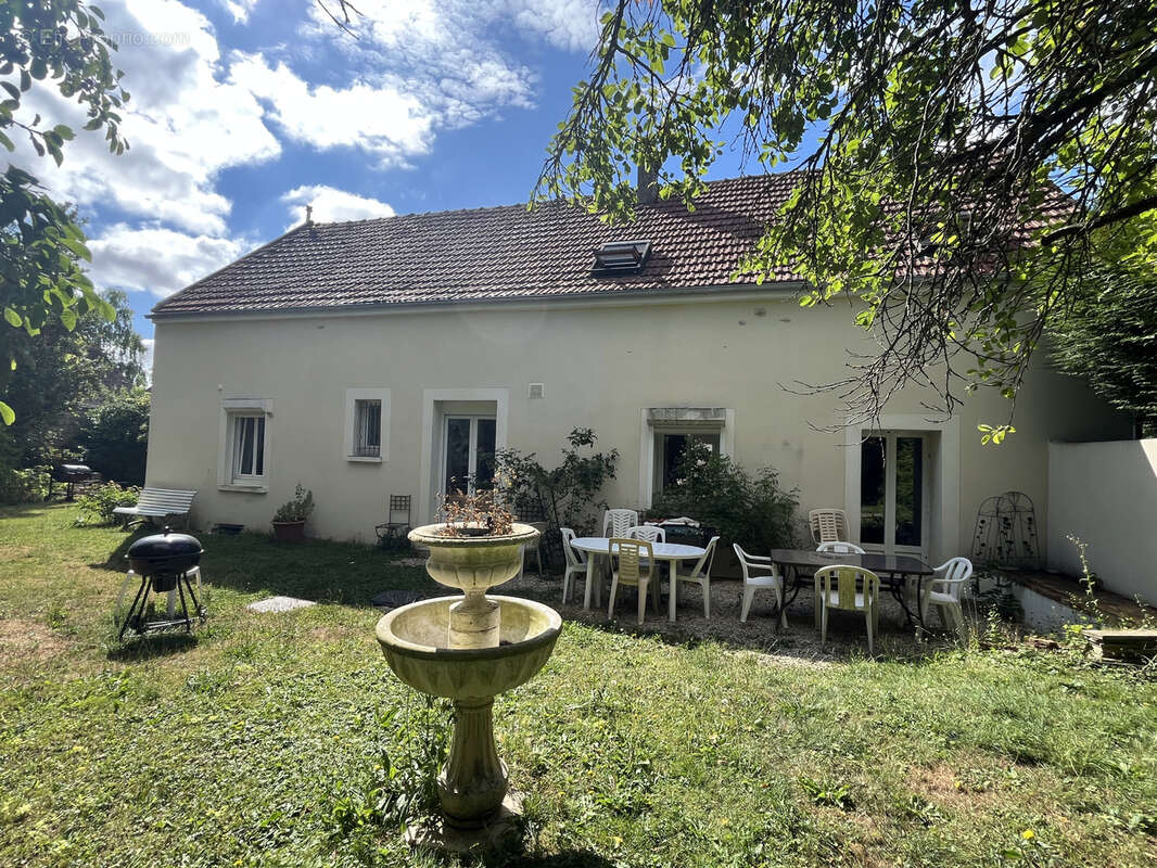 Maison à LA CHAPELLE-LA-REINE
