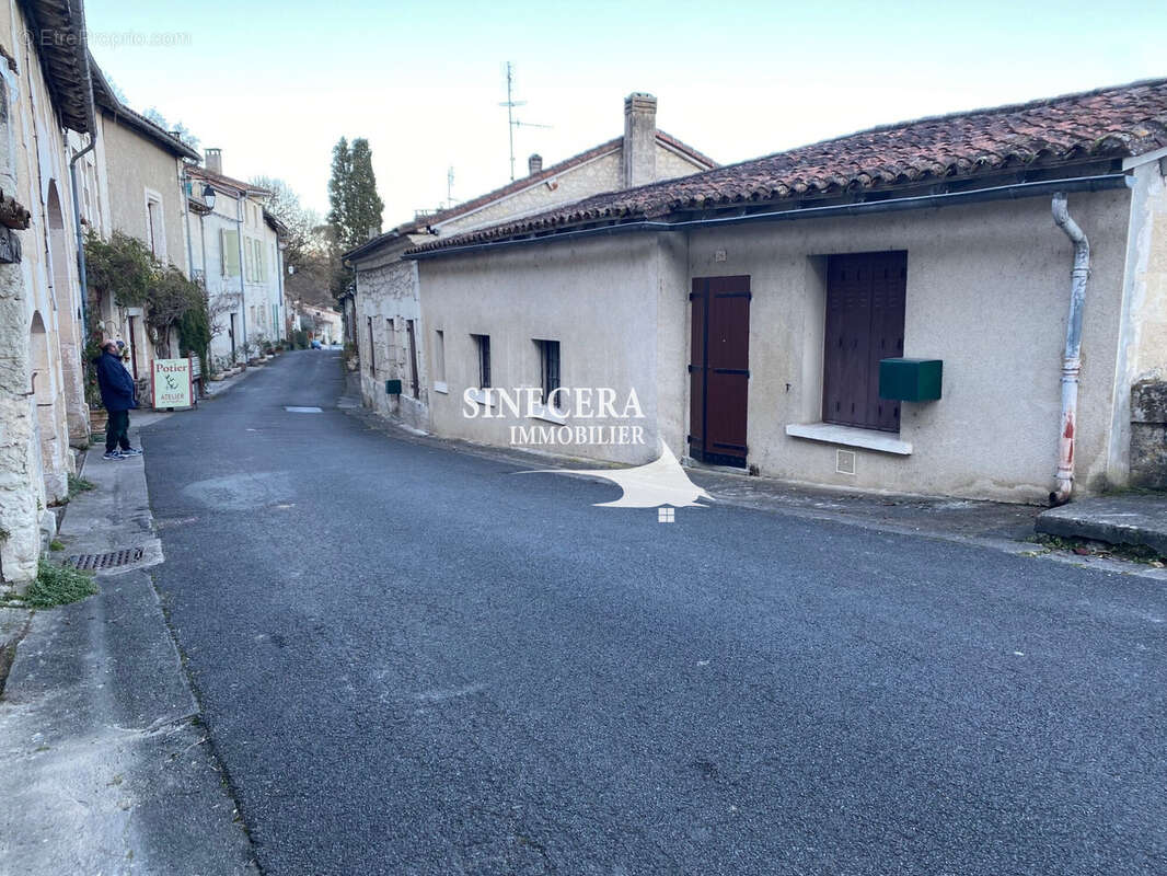 Maison à AUBETERRE-SUR-DRONNE