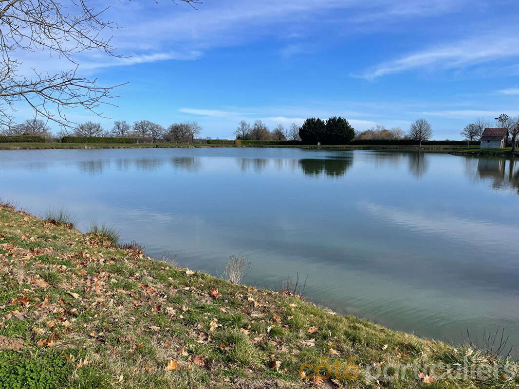 Terrain à SAINT-PIERRE-LES-BOIS