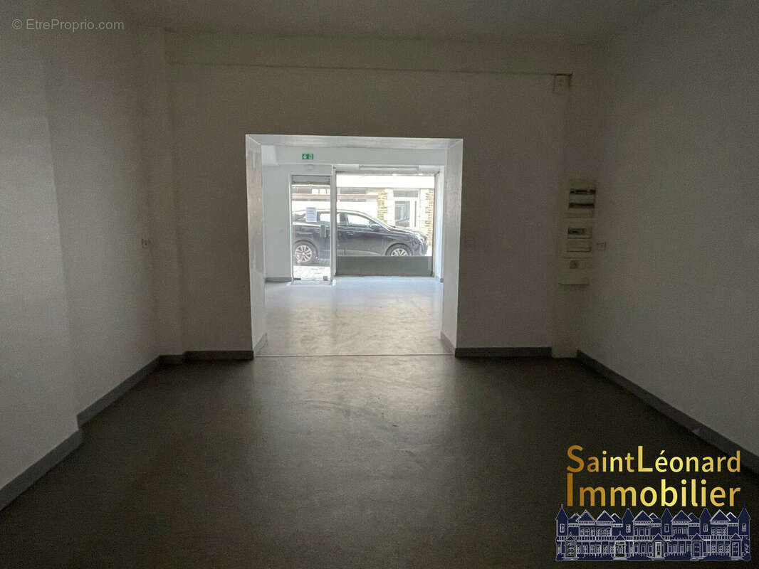 Commerce 49 m² à Fougeres  - photo 4