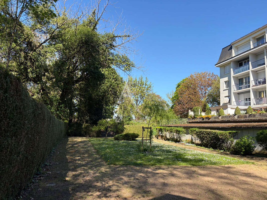 SAUMUR CENTRE - Appartement 70 m² avec balcon-terrasse, garage et cave. - photo 8