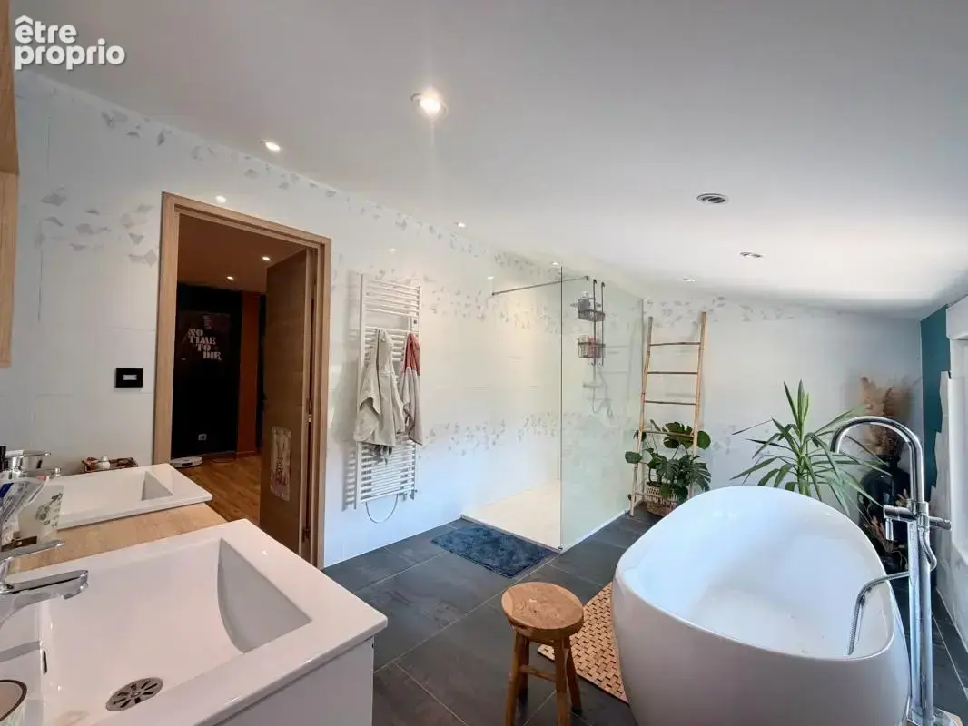 Maison entièrement rénovée de 194m² - 7 pièces NIXEVILLE BLERCOURT (55) - photo 11