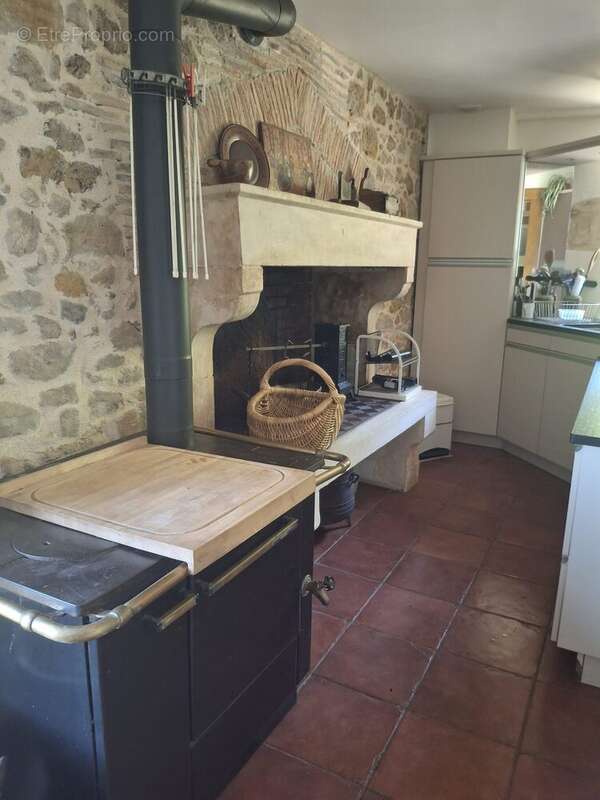 Maison 275 m² à Chasseneuil-Sur-Bonnieure  - photo 5