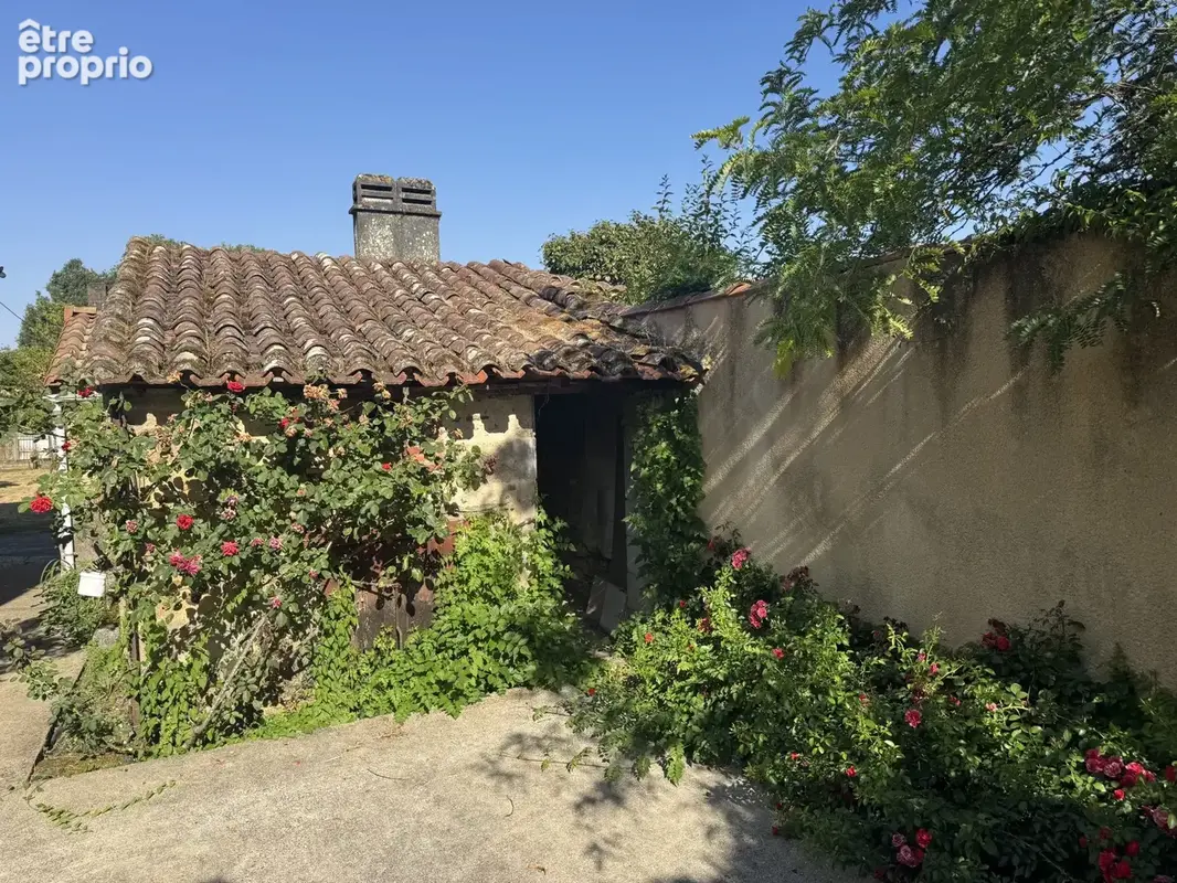 Maison 7 pièces 203 m² à vendre à Breuil-Barret (85120) - photo 3