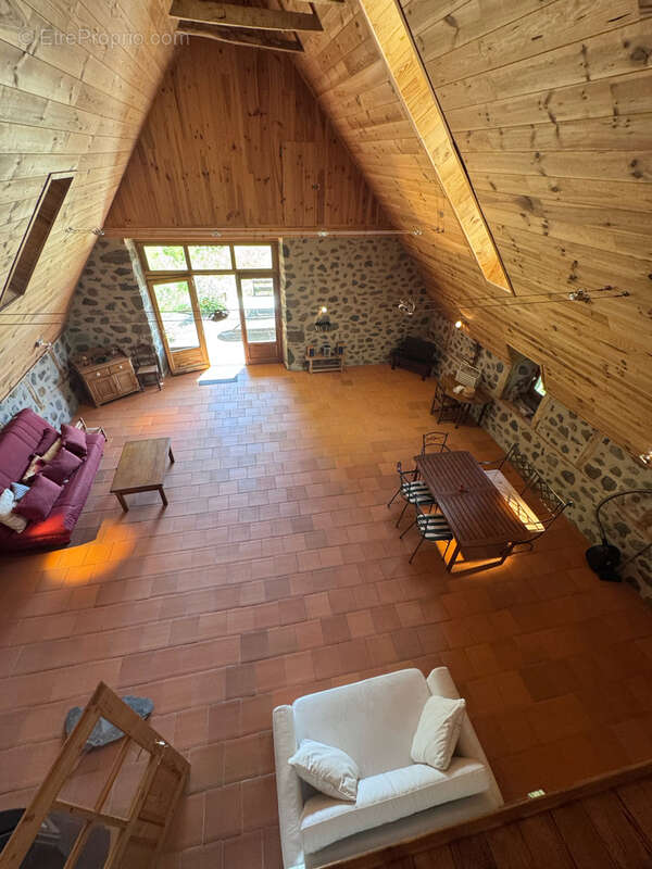 Corps de ferme rénové, 1272 m2 de terrain et jolie vue dégagée Secteur Puy Mary - photo 5