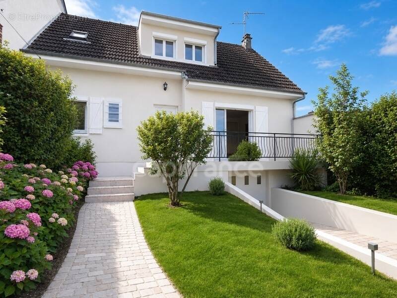 Maison à SAVIGNY-SUR-ORGE