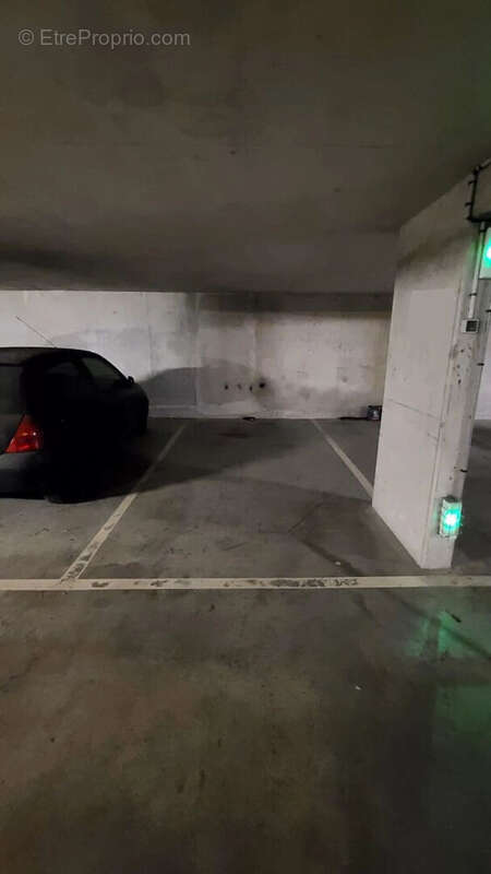 Parking à COURBEVOIE